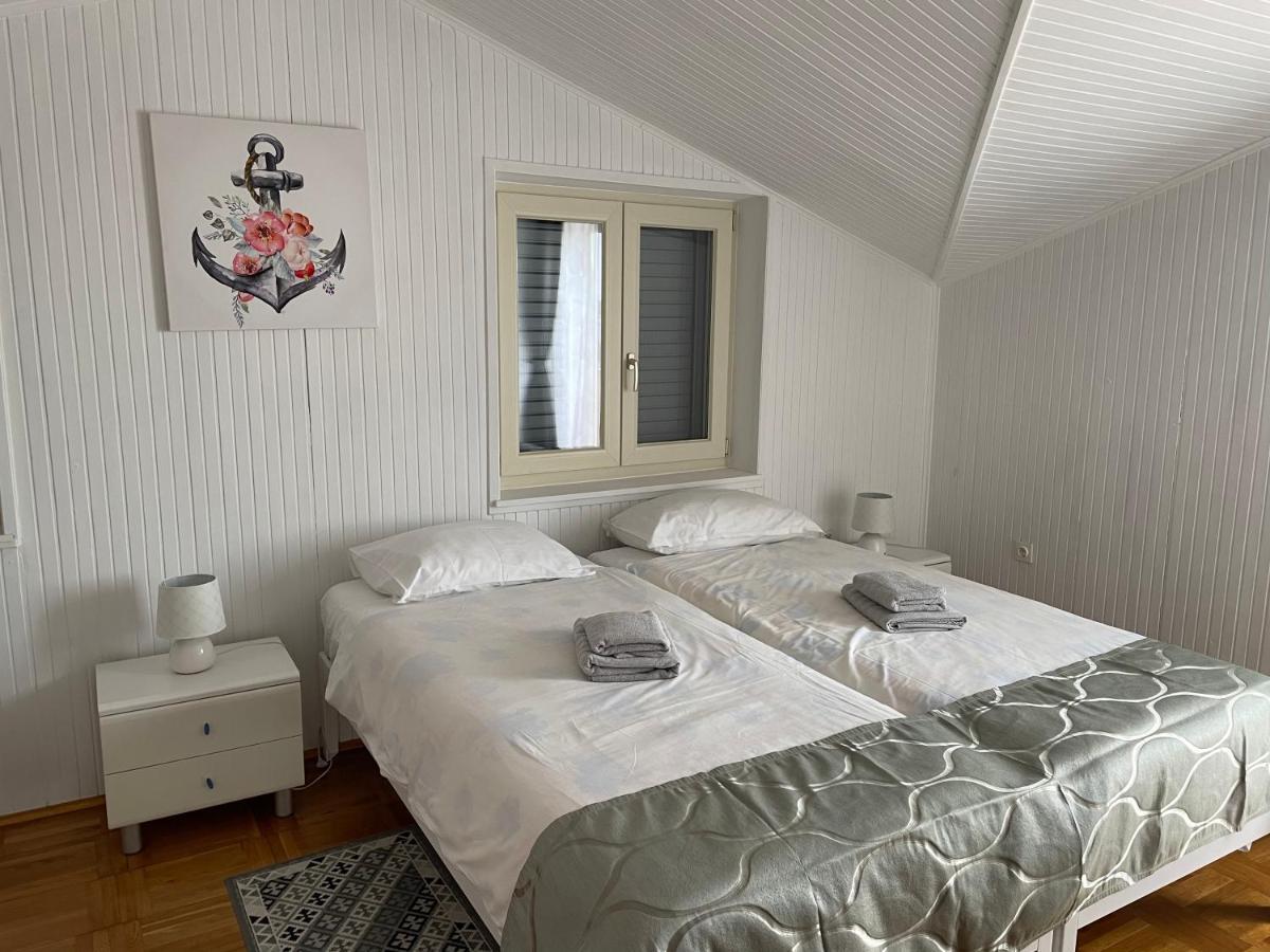 B&B Sea Joy ロヴィニ エクステリア 写真